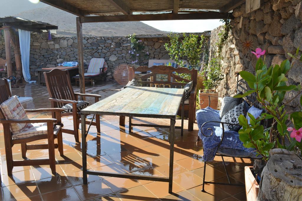La Casa Caldera Guest House Femes Luaran gambar