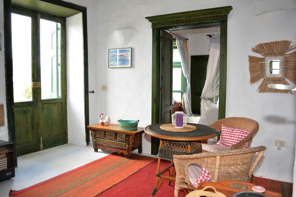 La Casa Caldera Guest House Femes Luaran gambar